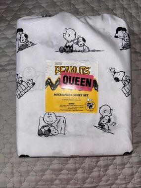 Peanuts Queen Sheet Set in White with Black Character Sketches - Queen NWT